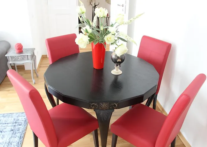 Leon Suite Apartments